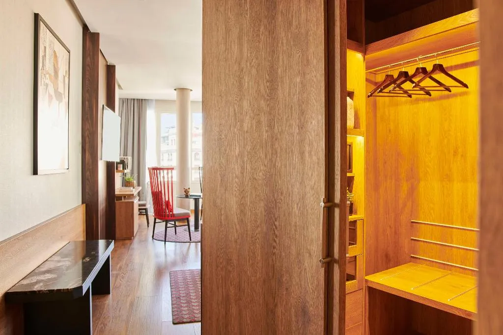 Room, Hyatt Centric Gran Via Madrid, Madrid
