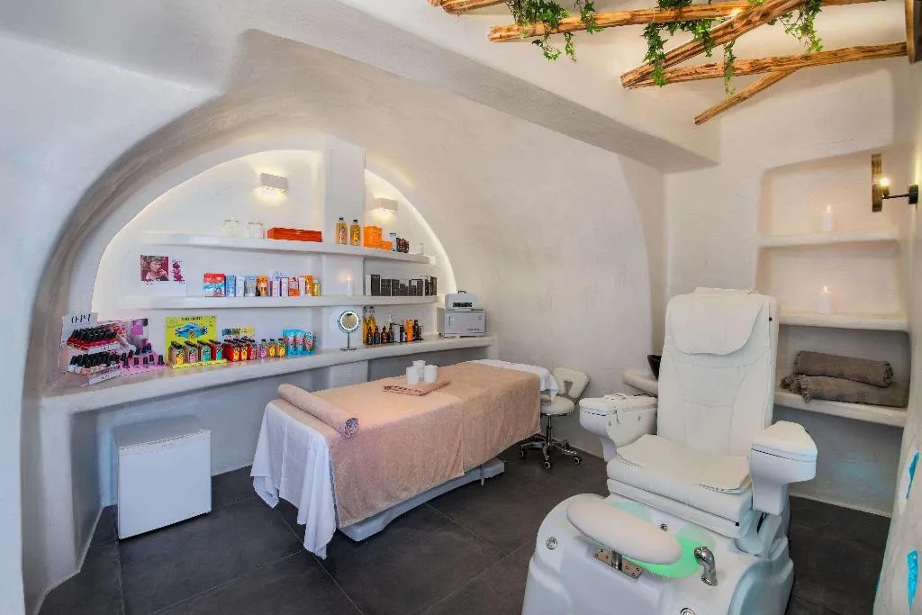 Sports and Entertainment, Athina Luxury Suites, Santorini