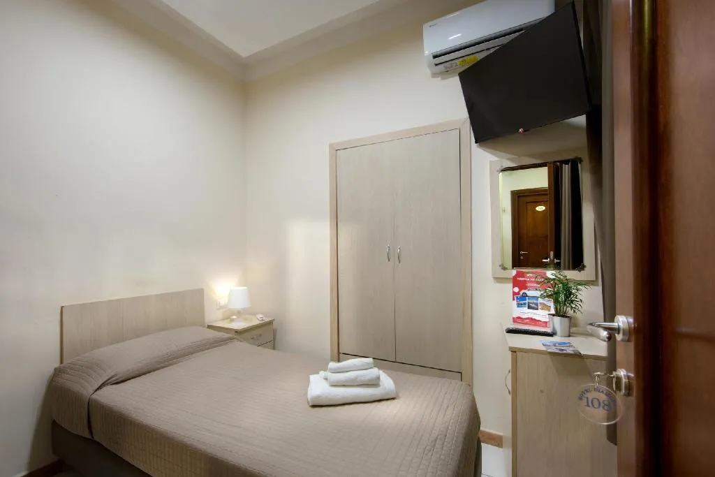 Room, Hotel Diamond, Naples