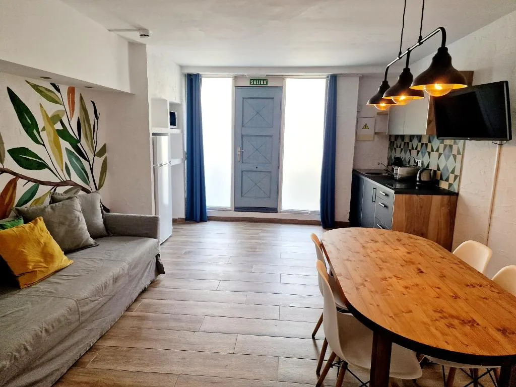 APARTMENT CAPACITY 6 Room, Y Hostel - Albergue Juvenil, Majorca