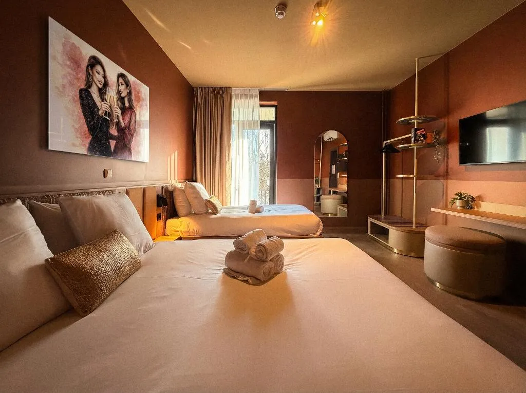 TRIPLE COMFORT Room, De Pijp Boutique Hotel, Amsterdam