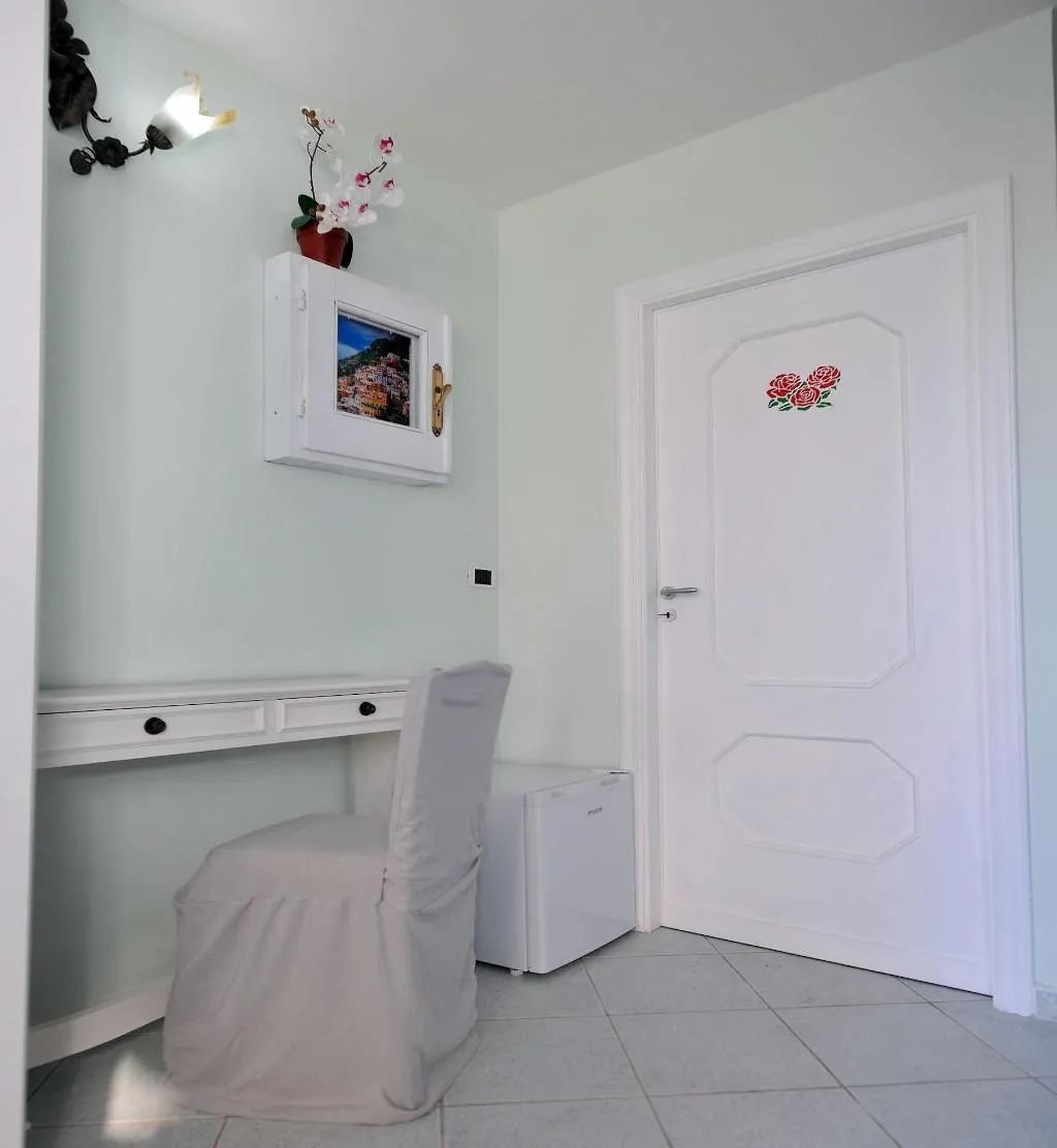 Room, B&B Le Cycas, Naples