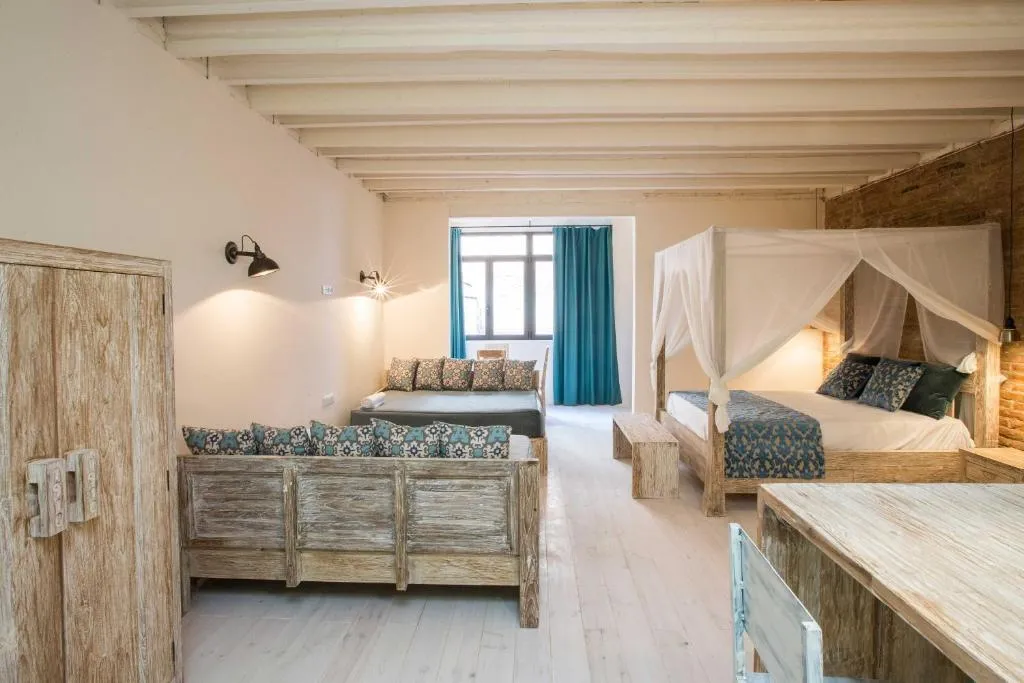 APARTMENT CAPACITY 8 Room, La Bodega Suites, Barcelona