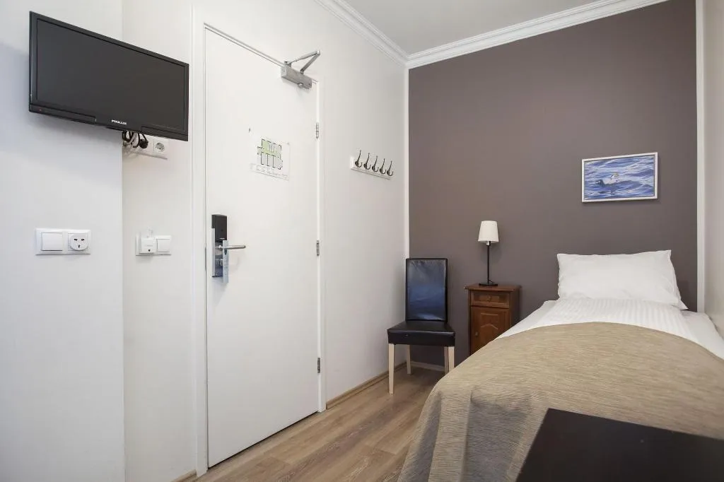 Room, Hilda, Reykjavik