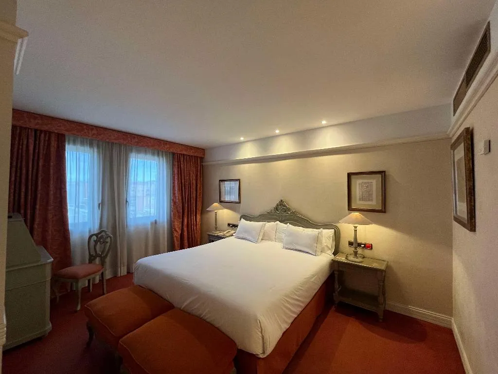 JUNIOR SUITE EXECUTIVE KING BED Room, Best Western Premier CMC Girona, Costa Brava