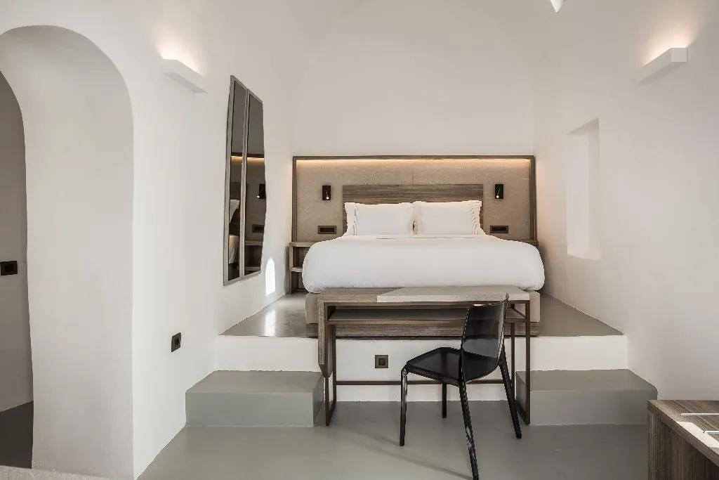 Room DELUXE SUPERIOR Room, Sun Rocks Boutique Hotel | Caldera View Suites, Santorini
