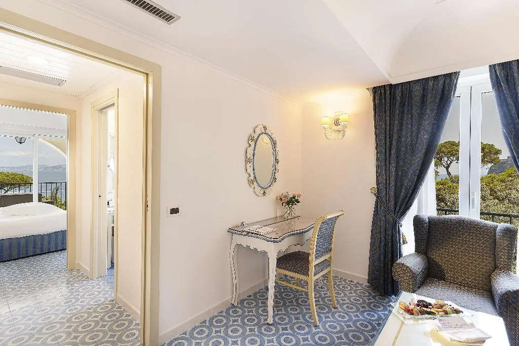 Room, Excelsior Belvedere Hotel & Spa, Naples