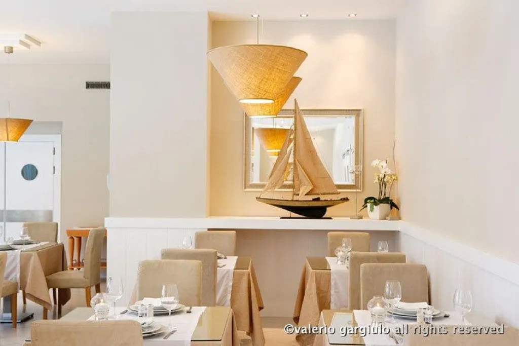 Restaurant, Capri Hotel, Naples