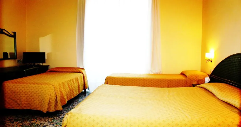 QUADRUPLE STANDARD Room, Villa Maria, Naples