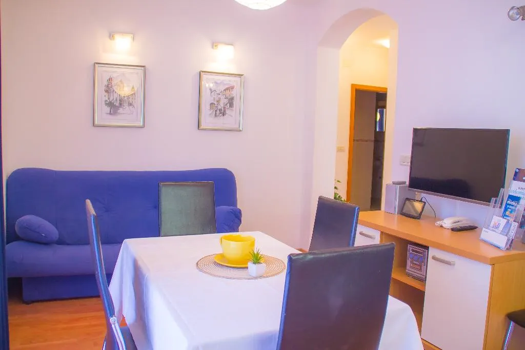 APARTMENT CAPACITY 6 Room, Villa Midea, Split
