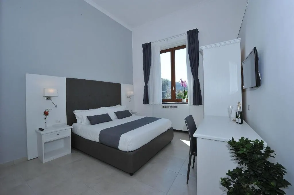 Room, SorrentoBay, Naples