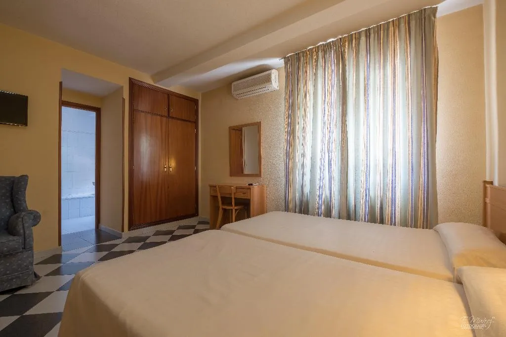 Double or Twin STANDARD Room, Hotel Vivar, Madrid