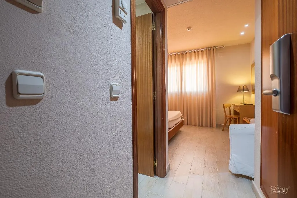 Double or Twin STANDARD Room, Hotel Vivar, Madrid