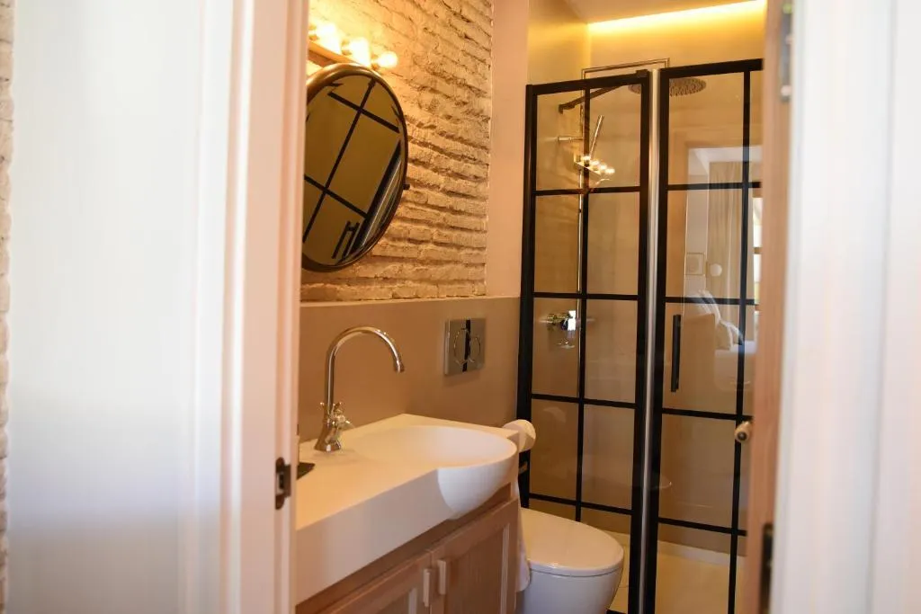APARTMENT WITH TERRACE Room, Honest Sevilla, Seville