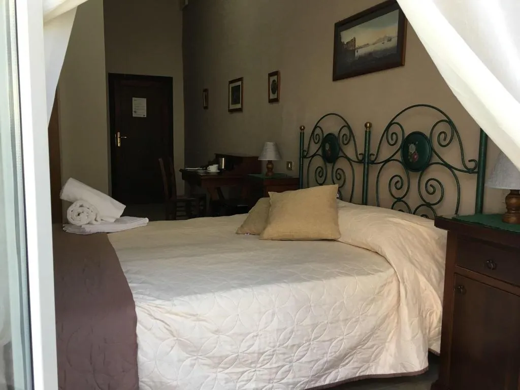 Room, Soggiorno Paradiso Due, Naples