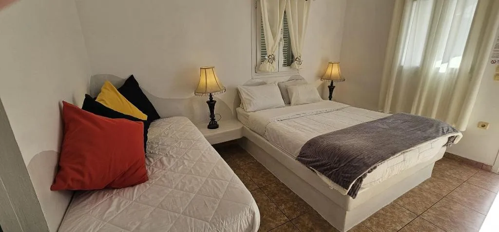 Room, Pleasure Beachside Studios, Santorini