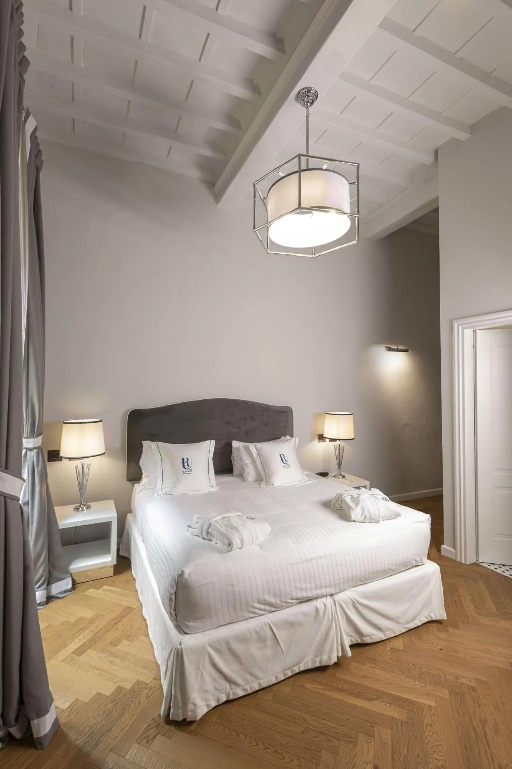 DOUBLE SUPERIOR QUEEN BED Room, Relais Uffizi, Florence