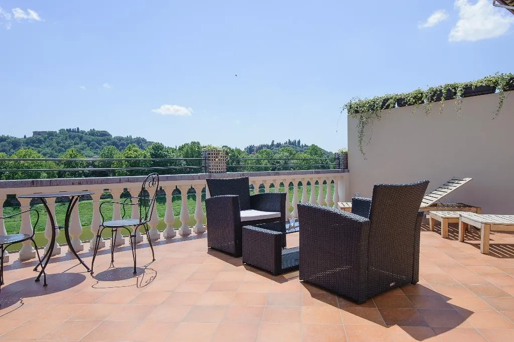 General view, Hotel Lungarno Vespucci 50, Florence