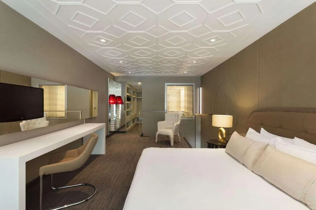 SUITE QUEEN SIZE BED Room, Ramada Hotel & Suites Kemalpasa Izmir, Izmir