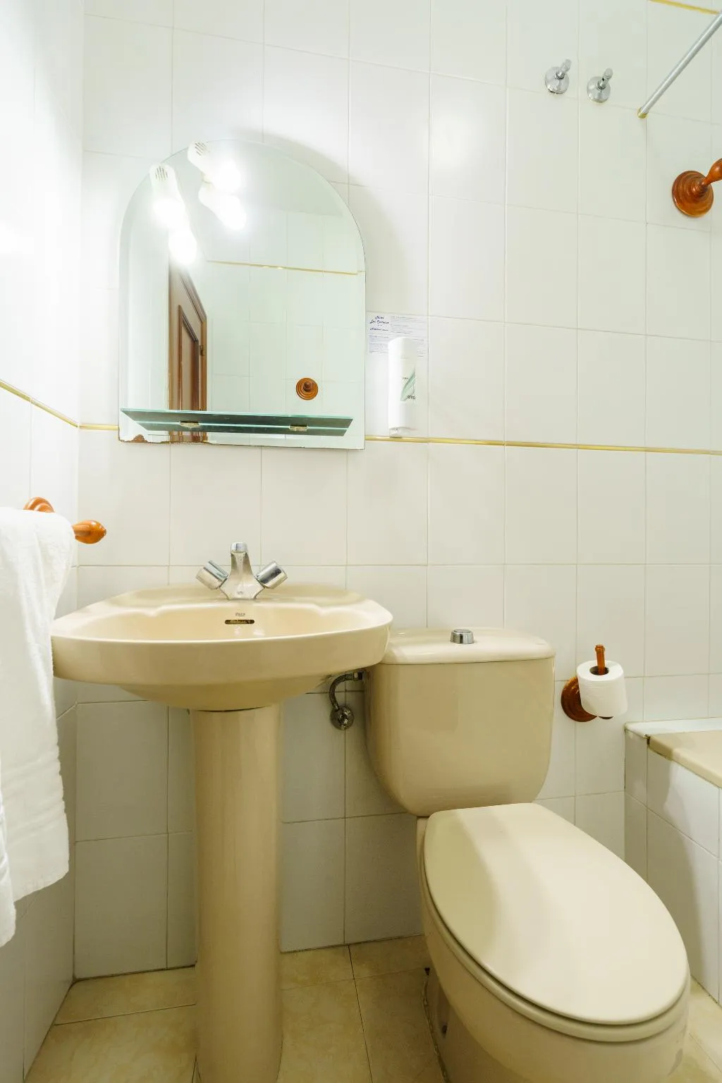 TRIPLE STANDARD Room, Los Castaños, Seville