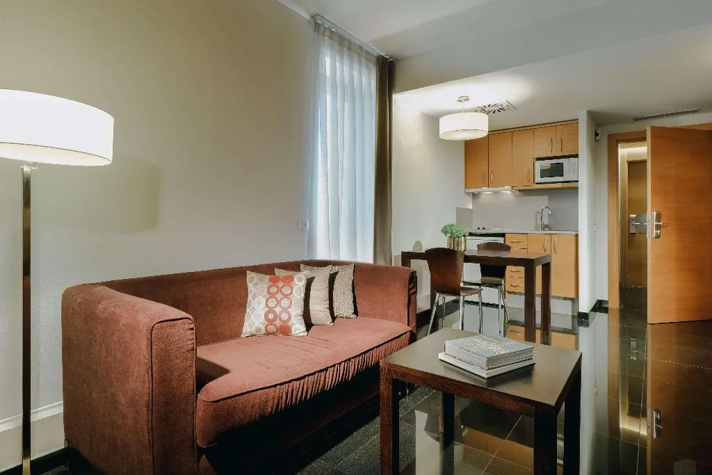 Room, Hesperia Fira Apartments, Barcelona