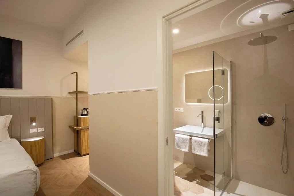 Room, Cosmopolita Hotel Rome, Tapestry Collection by Hil, Rome