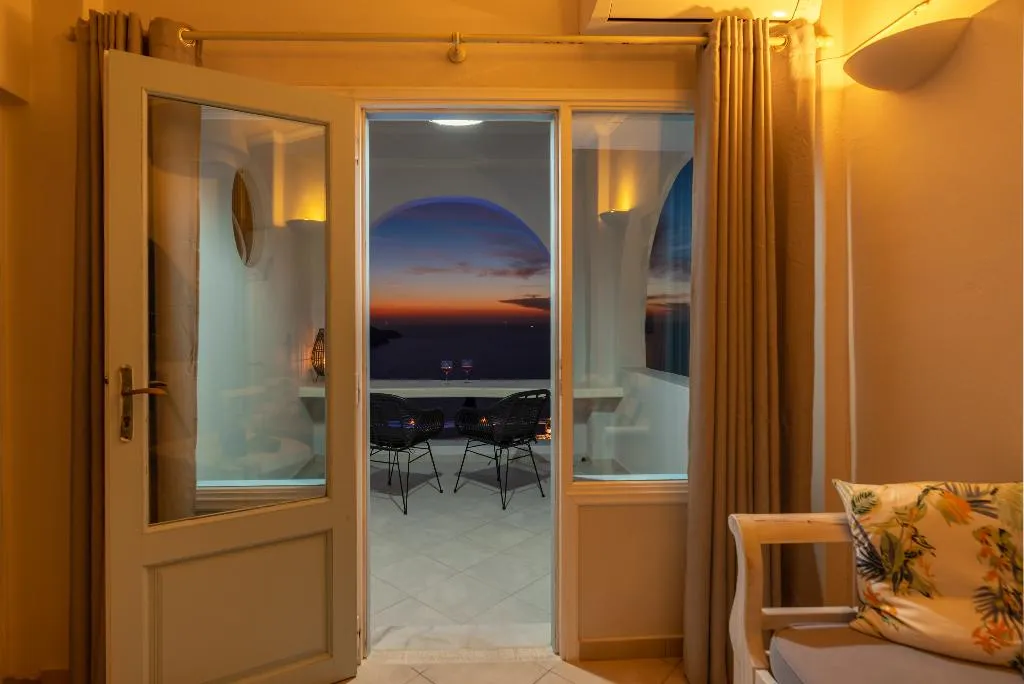 SUITE WITH VIEWS Room, Athermi Suites, Santorini