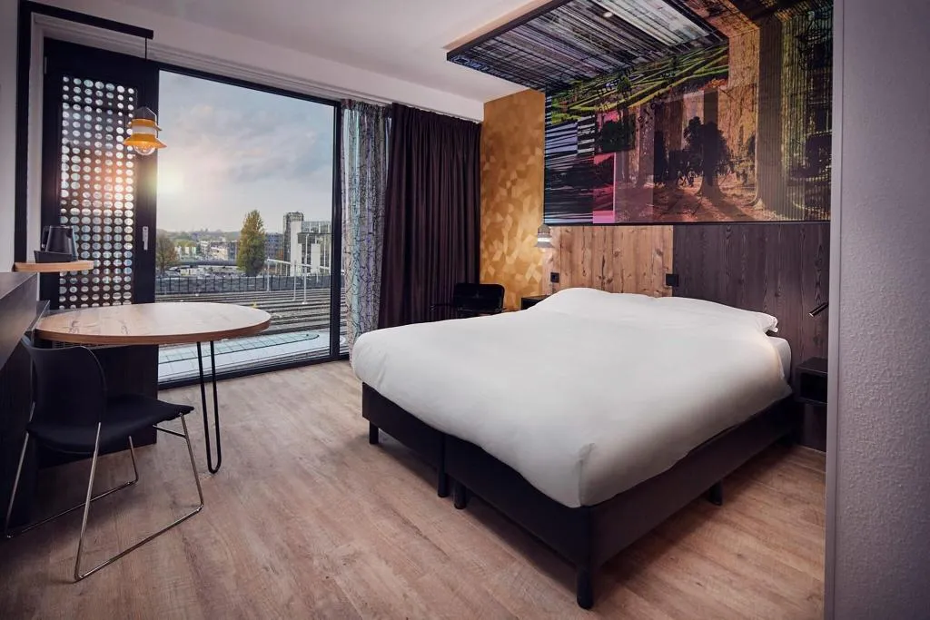 FAMILY ROOM KING SIZE BED Room, Inntel Hotels Utrecht Centre, Amsterdam