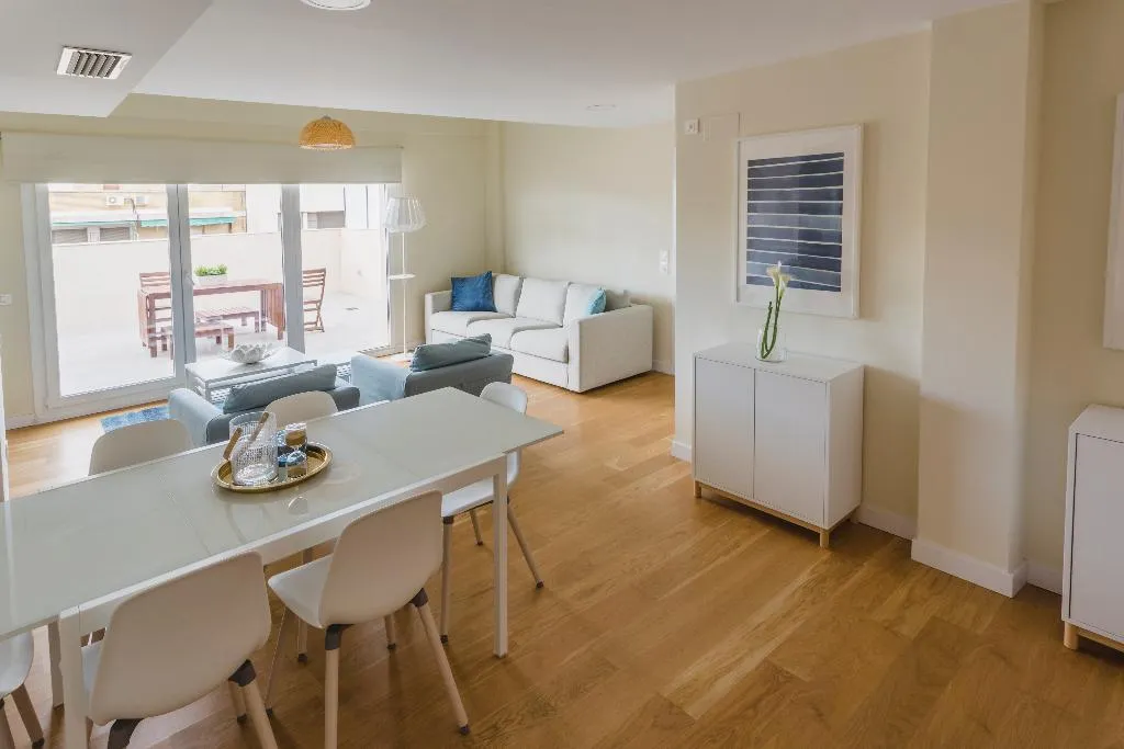 APARTMENT CAPACITY 8 THREE BEDROOMS Room, HQ Rooms San Vicente, Valencia