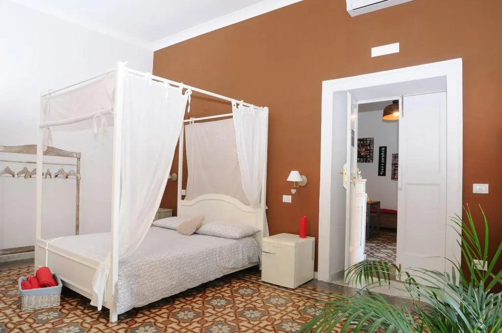 Room, B&B Napul'art, Naples