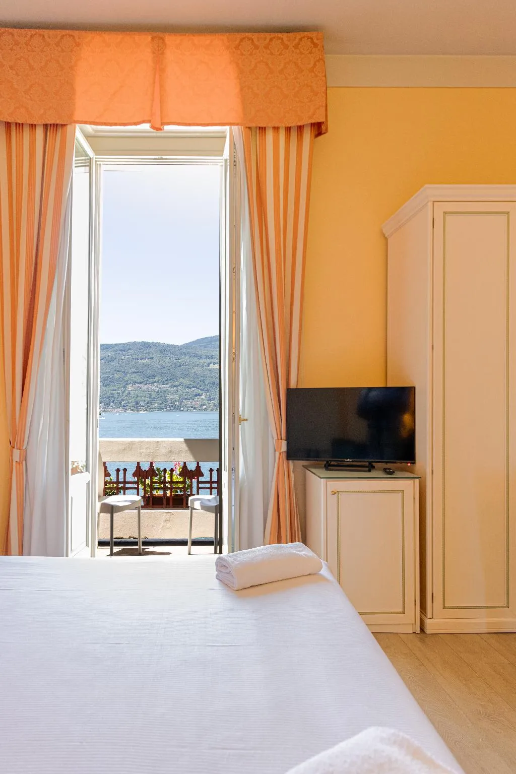 FAMILY ROOM DELUXE LAKE VIEW Room, LVG Hotel Collection - Hotel Pallanza, Milan