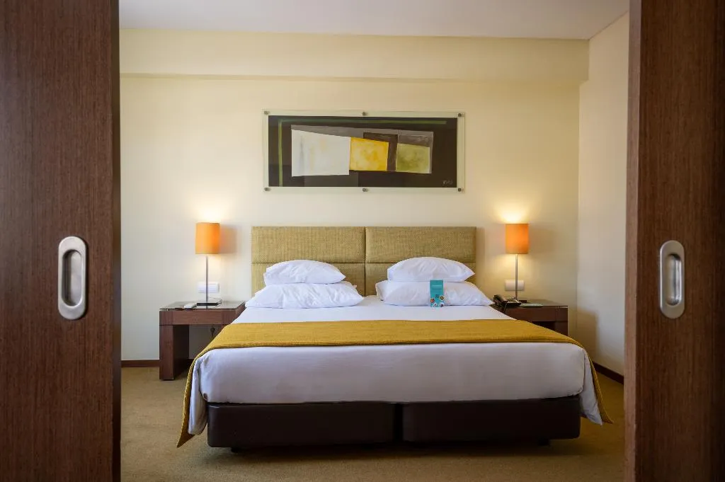 JUNIOR SUITE CLASSIC Room, Vila Gale Coimbra, Madeira