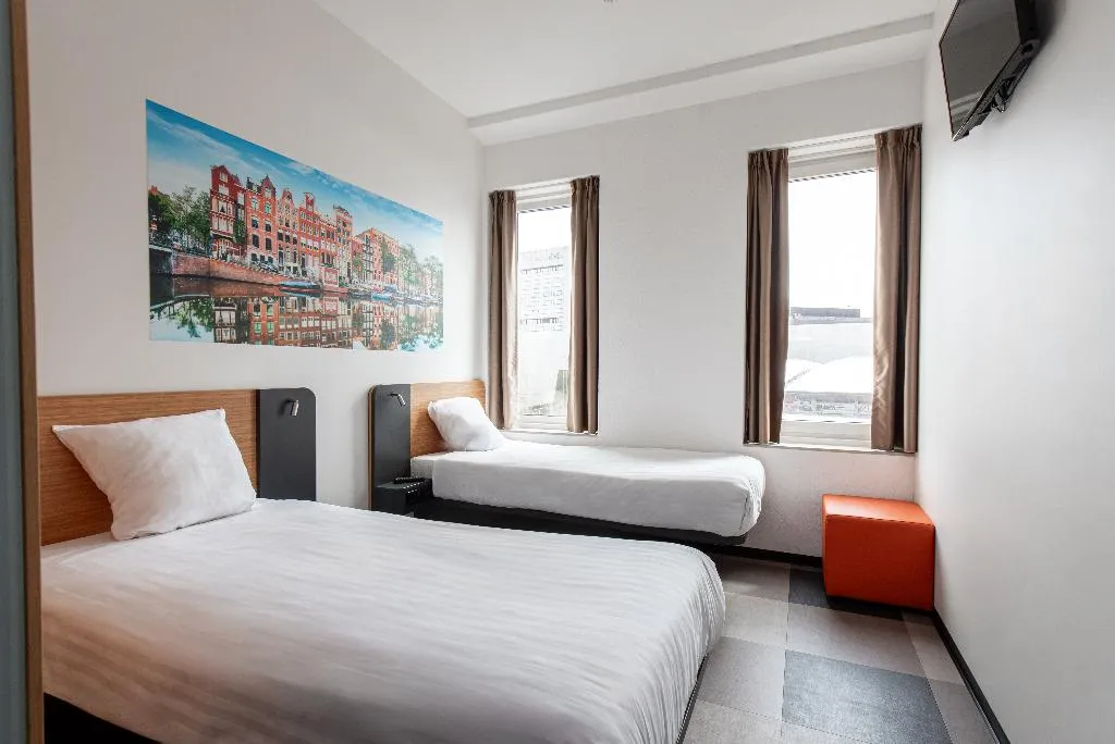 TWIN STANDARD Room, easyHotel Amsterdam Arena Boulevard, Amsterdam