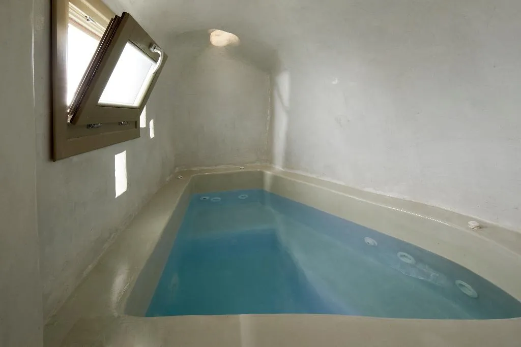 SUITE WITH JACUZZI Room, Rhenia'S Suites, Santorini