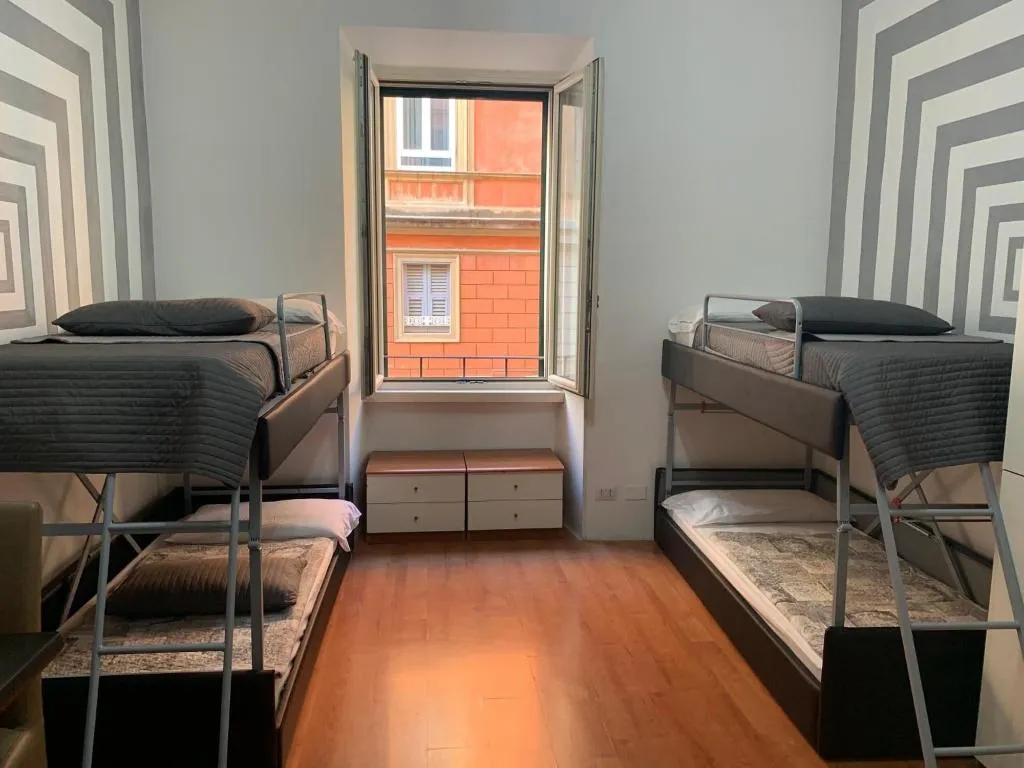 Room, Hi Termini, Naples