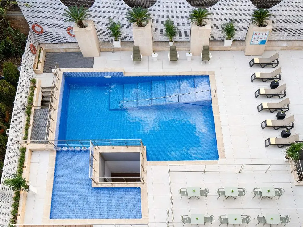 Pool, ibis Styles Barcelona Sant Joan Despi, Barcelona