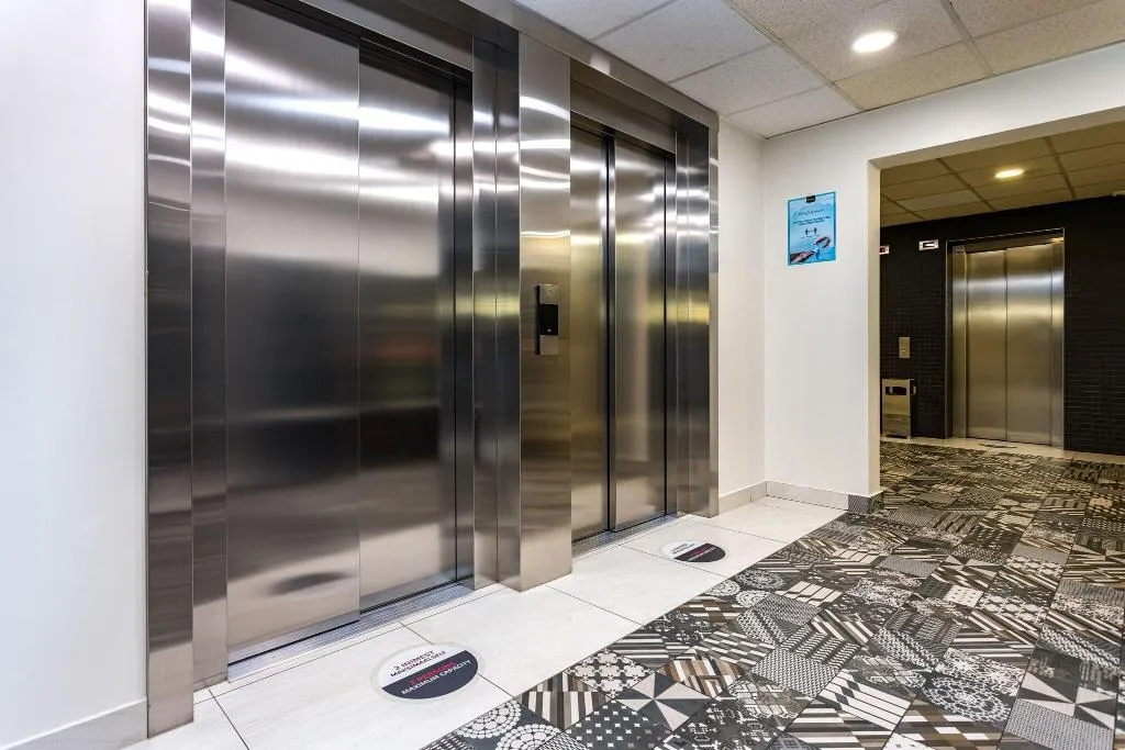 Lobby, Dzingel, Tallinn