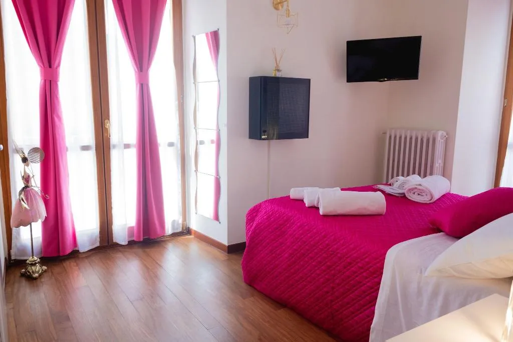 Room, Bed Boutique Napoli Colors, Naples