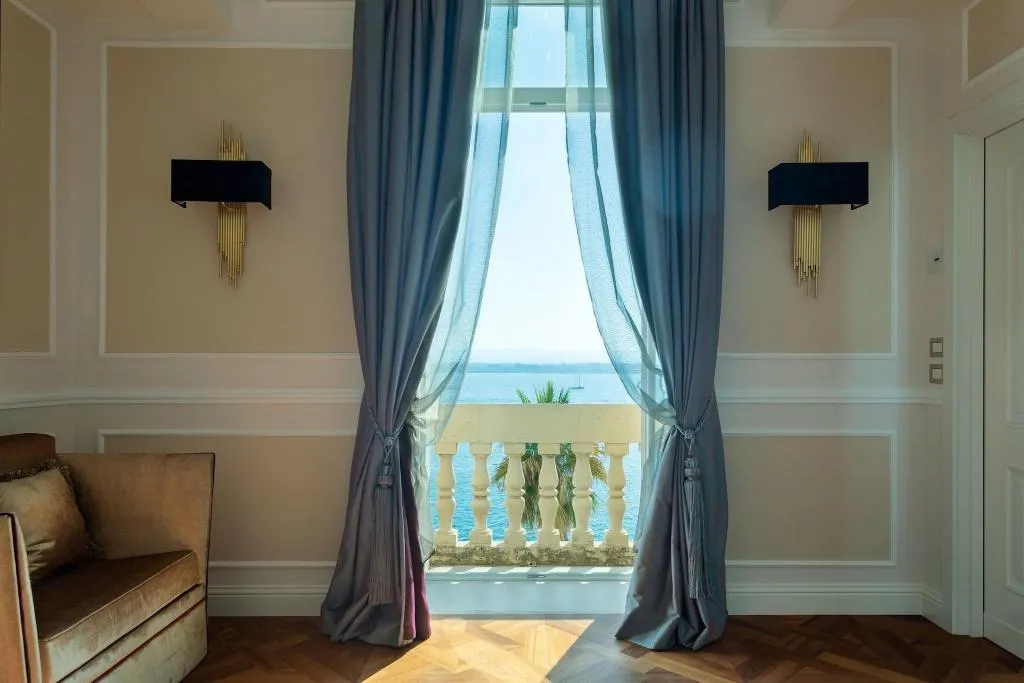 JUNIOR SUITE KING SIZE BED Room, Grand Hotel Des Étrangers, Catania