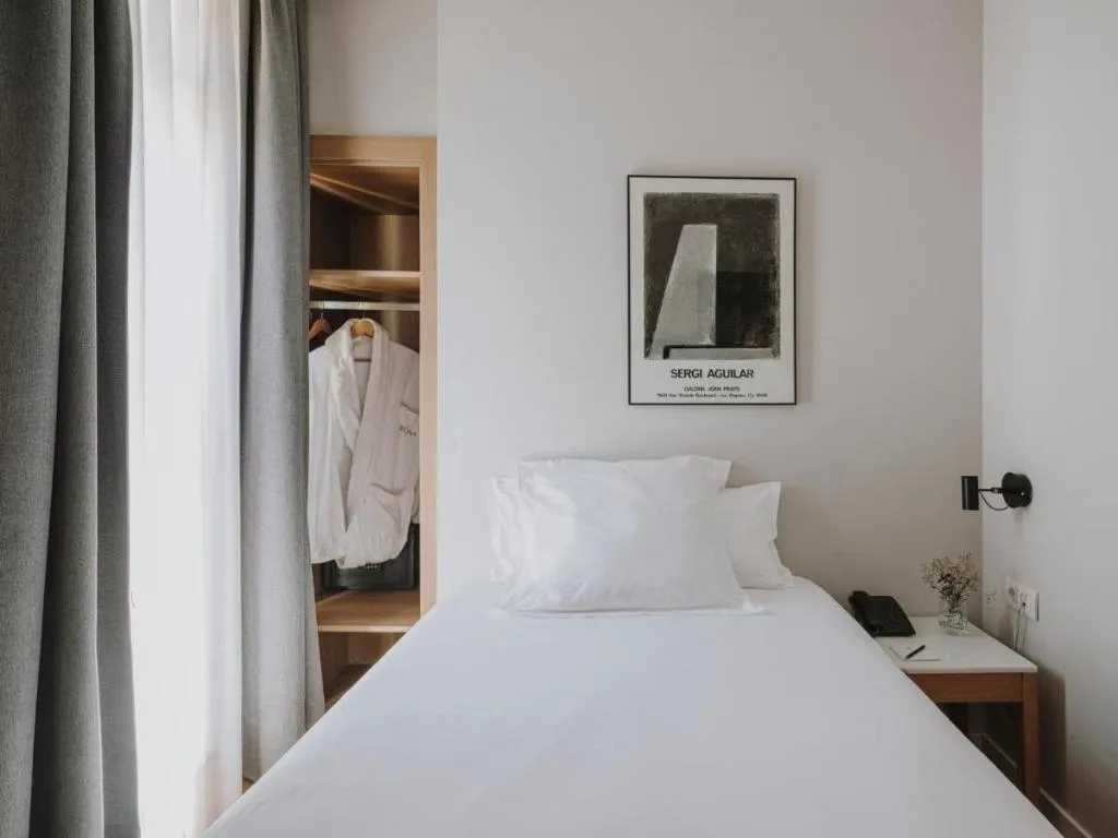Room, Regina, Barcelona