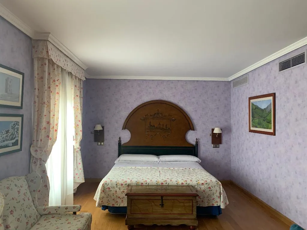 JUNIOR SUITE DELUXE ONE BED Room, Hospederia La Canada, Madrid