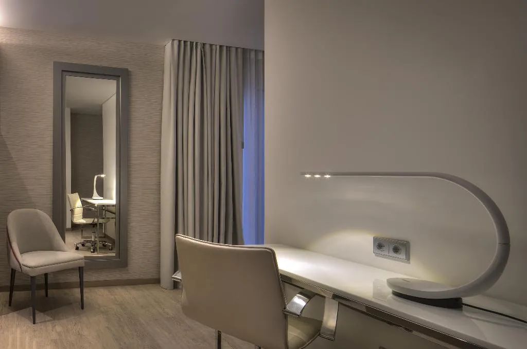 DOUBLE DELUXE Room, NH Collection Porto Batalha, Porto