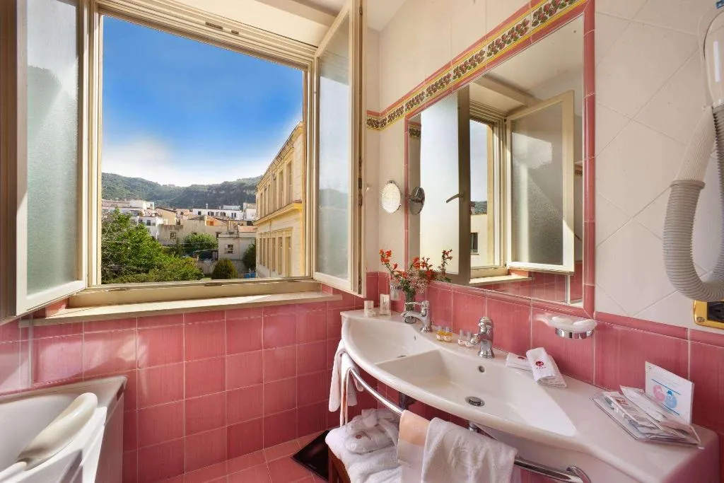 Room, Continental, Naples