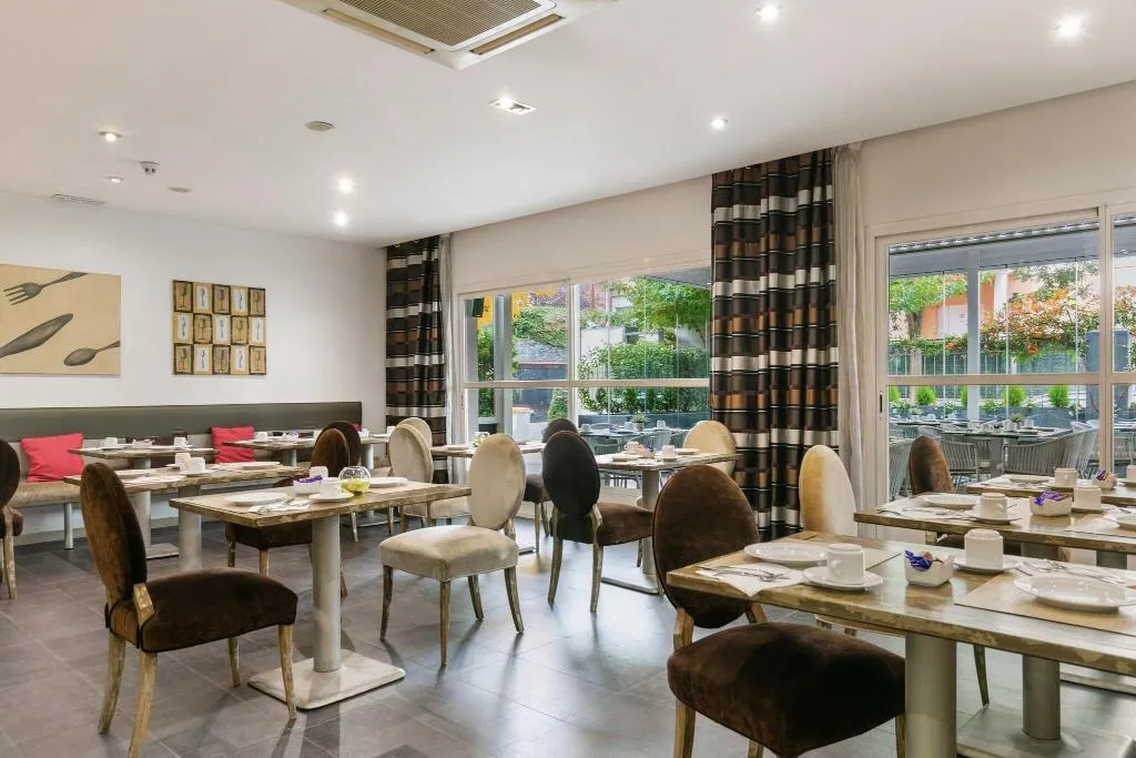 Restaurant, Globales Acis & Galatea Hotel, Madrid