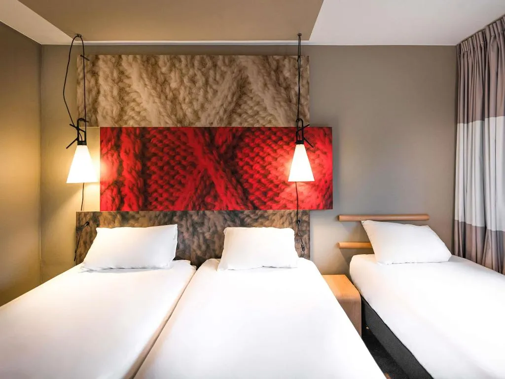 TRIPLE STANDARD Room, Ibis Amsterdam Centre, Amsterdam