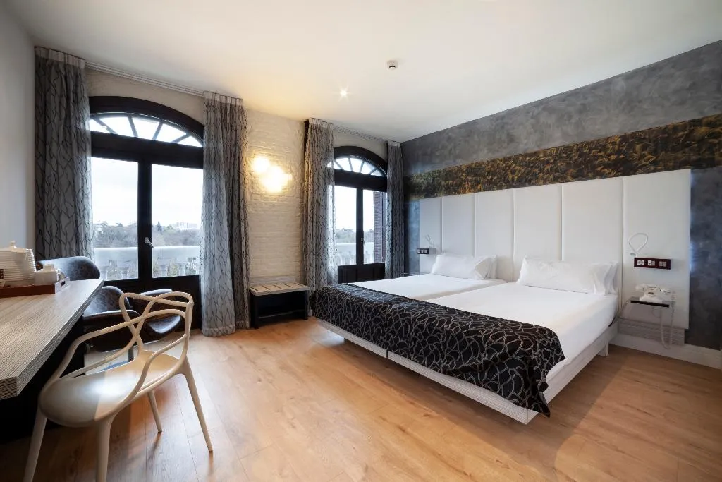 DOUBLE PARK VIEW Room, Petit Palace Savoy Alfonso XII, Madrid