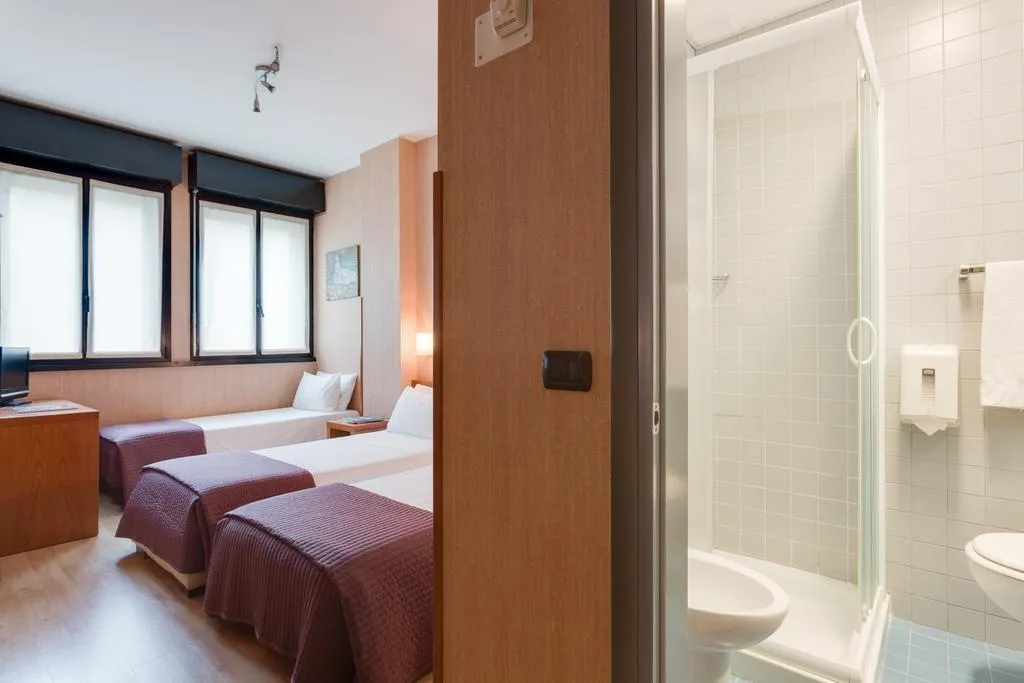 TRIPLE STANDARD Room, Roxy, Milan