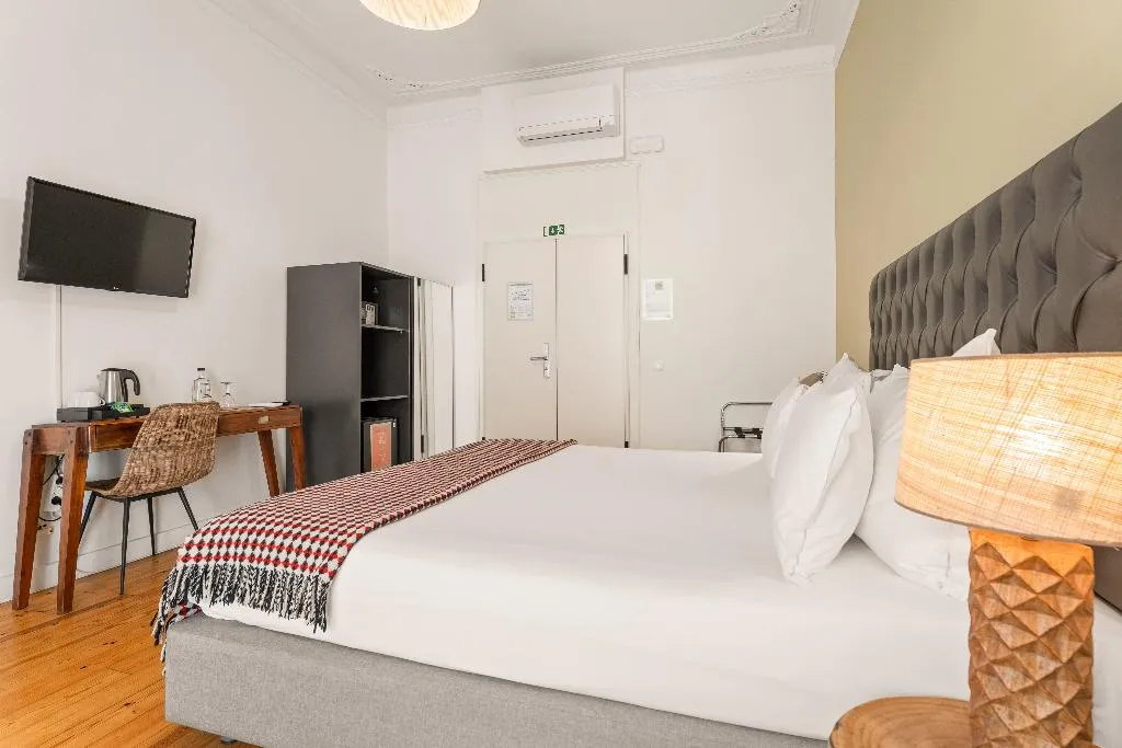 DOUBLE SUPERIOR WITH DOUBLE BED Room, Casa do Bairro by Shiadu, Lisbon