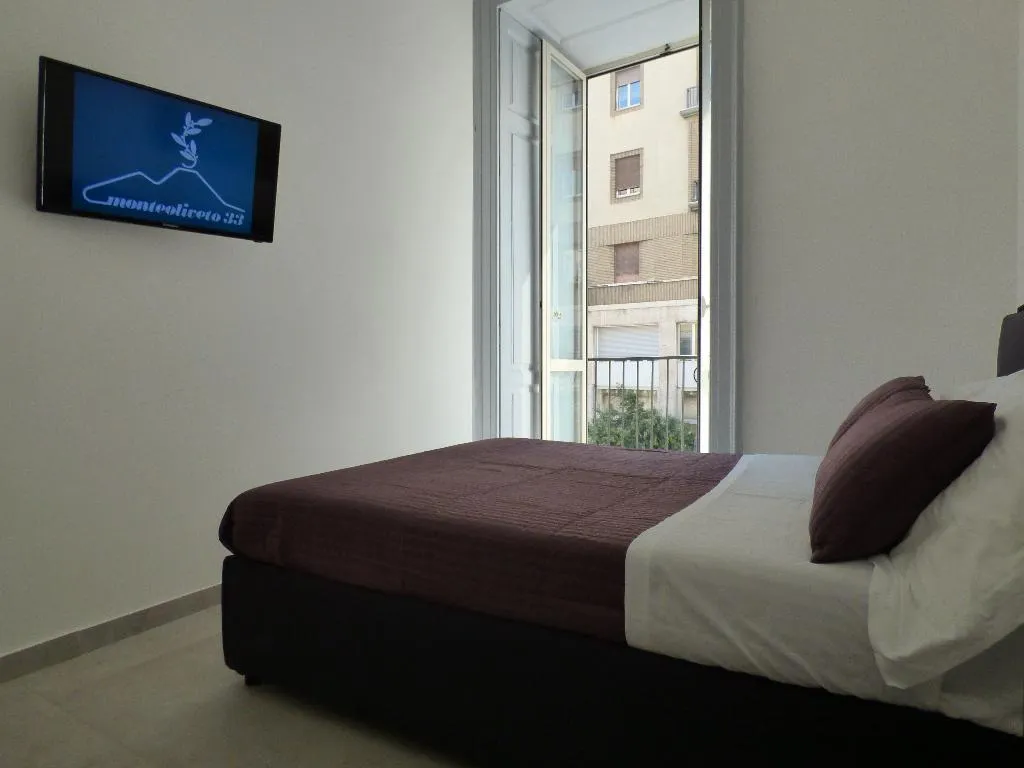 DOUBLE SUPERIOR Room, B&B Monteoliveto 33, Naples