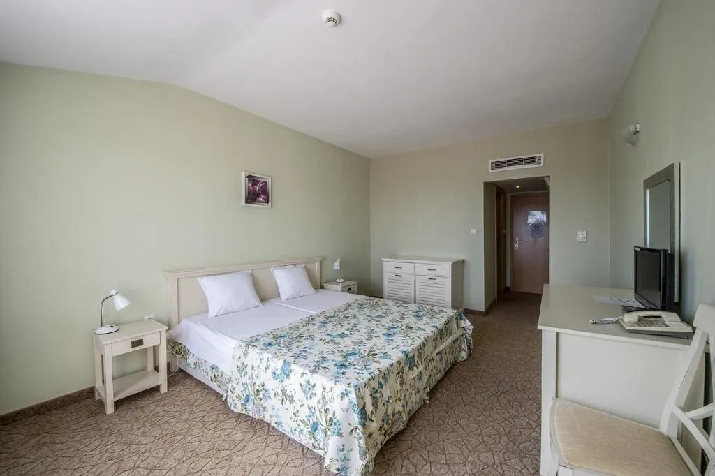 Room, Alekta, Varna
